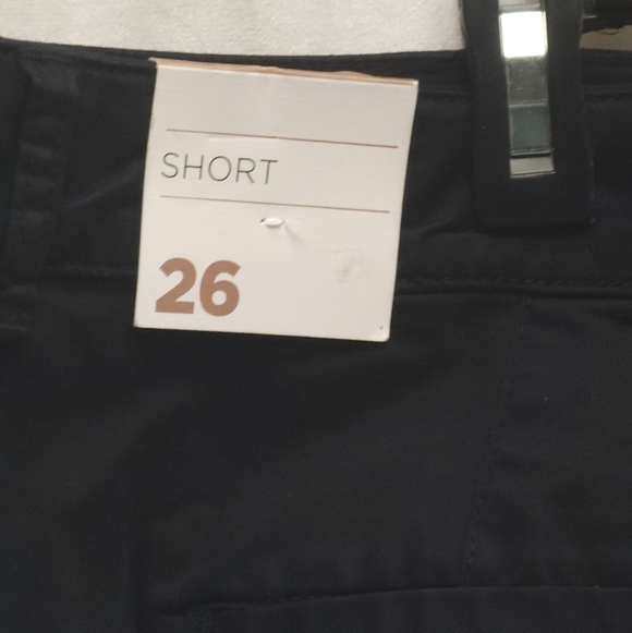 Signature Fit Chino Midi Short - Picture 2 of 9
